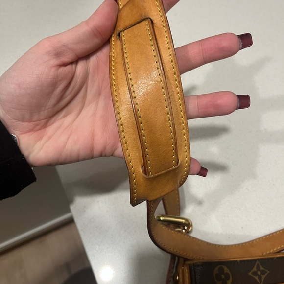 Louis Vuitton authentic Hudson GM crossbody bag - Picture 16 of 16